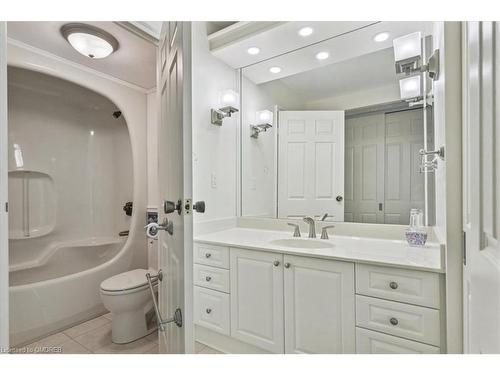 1901-2180 Marine Drive, Oakville, ON - Indoor Photo Showing Bathroom