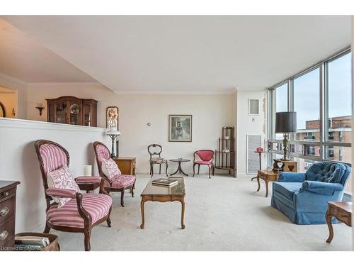 1901-2180 Marine Drive, Oakville, ON - Indoor Photo Showing Living Room