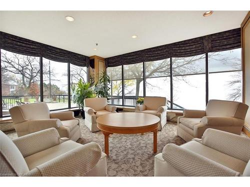 1901-2180 Marine Drive, Oakville, ON - Indoor Photo Showing Living Room