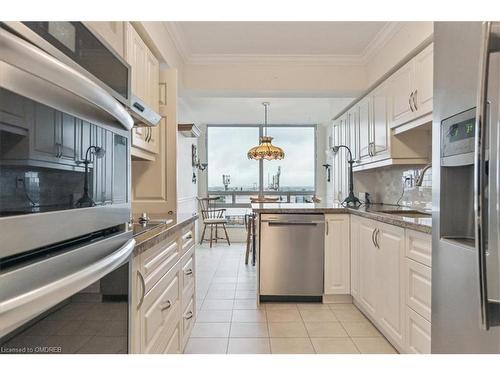 1901-2180 Marine Drive, Oakville, ON - Indoor Photo Showing Kitchen With Upgraded Kitchen