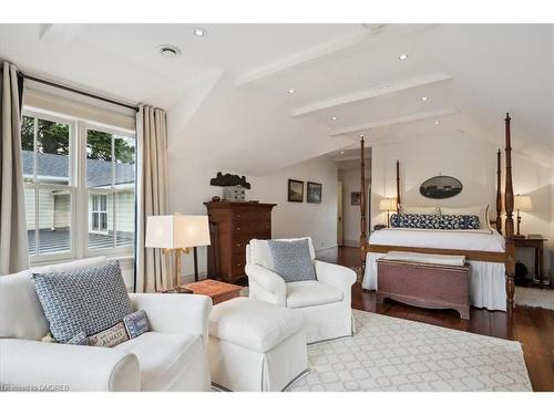 53 Dunn Street, Oakville, ON - Indoor Photo Showing Living Room