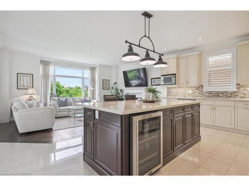 2447 Chateau Common, Oakville, ON - Indoor Photo Showing Kitchen With Upgraded Kitchen