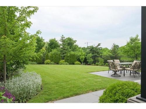 2447 Chateau Common, Oakville, ON - Outdoor