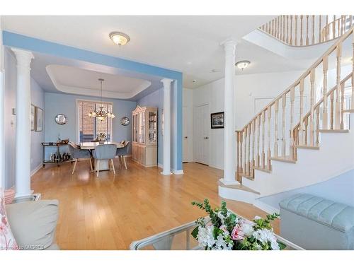 2244 Chickadee Crescent, Oakville, ON - Indoor Photo Showing Living Room