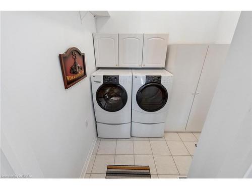 2244 Chickadee Crescent, Oakville, ON - Indoor Photo Showing Laundry Room