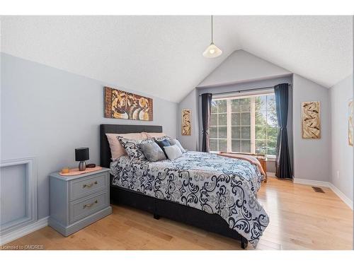 2244 Chickadee Crescent, Oakville, ON - Indoor Photo Showing Bedroom