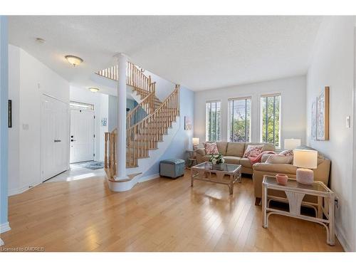 2244 Chickadee Crescent, Oakville, ON - Indoor Photo Showing Living Room