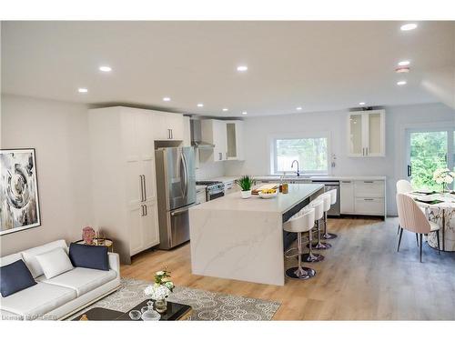 27 Seven Oaks Drive, Hamilton, ON - Indoor Photo Showing Kitchen With Stainless Steel Kitchen With Upgraded Kitchen