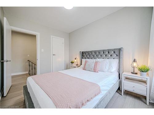 39 Alanson Street, Hamilton, ON - Indoor Photo Showing Bedroom