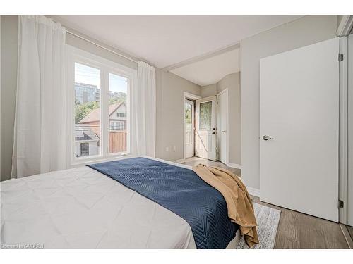 39 Alanson Street, Hamilton, ON - Indoor Photo Showing Bedroom