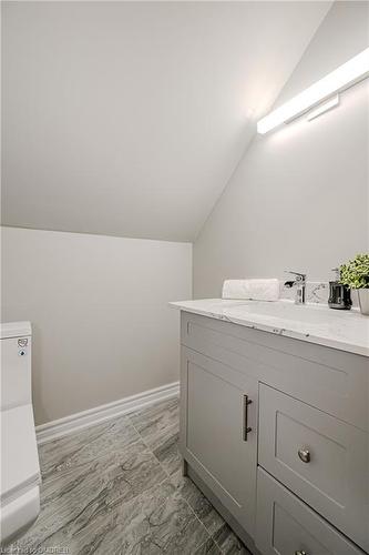 39 Alanson Street, Hamilton, ON - Indoor Photo Showing Bathroom