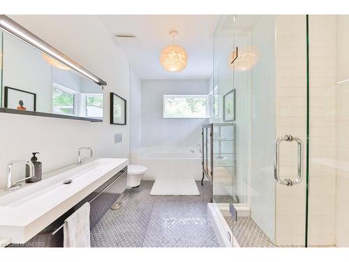 421 Randall Street, Oakville, ON - Indoor Photo Showing Bathroom