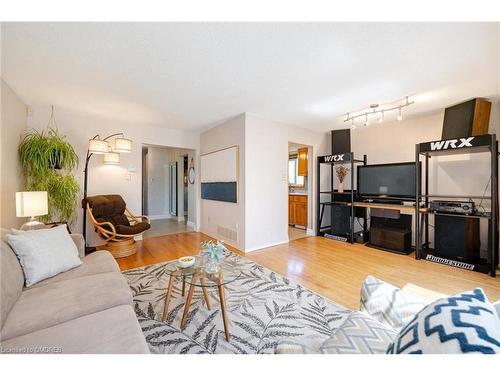 171 Simmons Boulevard, Brampton, ON - Indoor Photo Showing Living Room