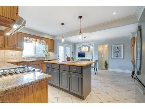 3219 New Street, Burlington, ON - Indoor Photo Showing Kitchen With Double Sink