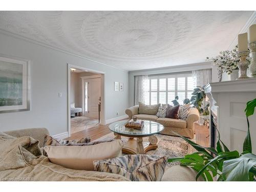 3219 New Street, Burlington, ON - Indoor Photo Showing Living Room