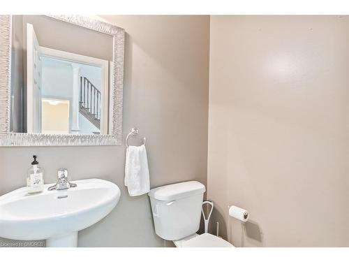 44-2019 Trawden Way, Oakville, ON - Indoor Photo Showing Bathroom