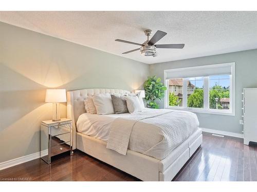 44-2019 Trawden Way, Oakville, ON - Indoor Photo Showing Bedroom