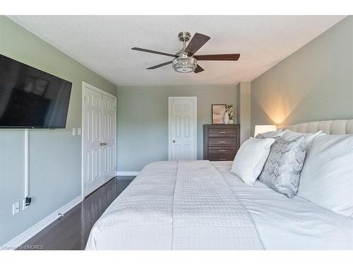 44-2019 Trawden Way, Oakville, ON - Indoor Photo Showing Bedroom