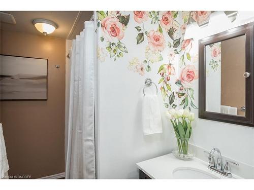 110 Kingham Road, Acton, ON - Indoor Photo Showing Bathroom