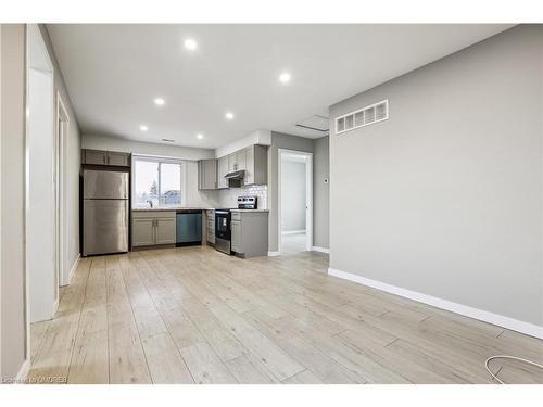 21 Philip Street, St. Catharines, ON - Indoor Photo Showing Kitchen