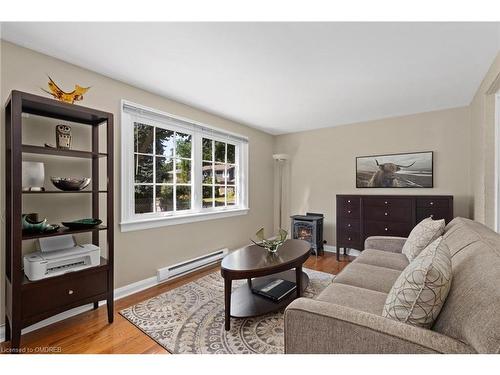 304 Reynolds Street, Oakville, ON - Indoor Photo Showing Living Room