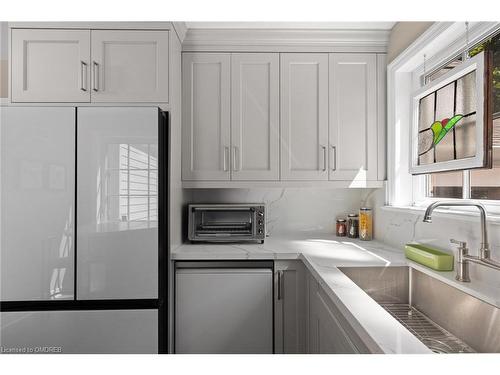 304 Reynolds Street, Oakville, ON - Indoor Photo Showing Kitchen