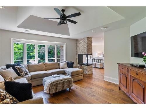 2050 Dickson Road, Mississauga, ON - Indoor Photo Showing Living Room