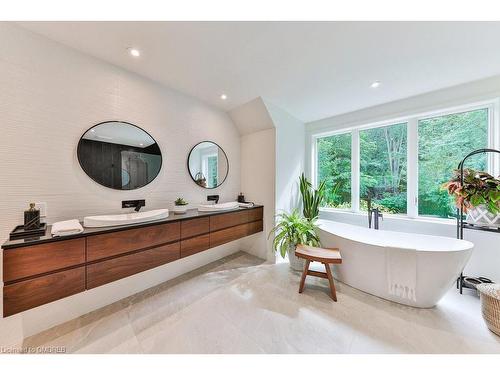 1440 Indian Grove, Mississauga, ON - Indoor Photo Showing Bathroom