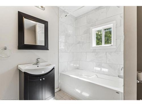 14 Tasker Street, St. Catharines, ON - Indoor Photo Showing Bathroom