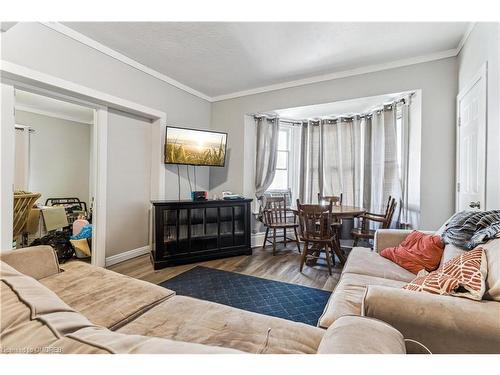 14 Tasker Street, St. Catharines, ON - Indoor Photo Showing Living Room