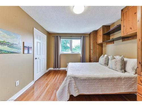 1368 Outlook Terrace, Oakville, ON - Indoor Photo Showing Bedroom