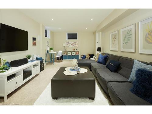 1048 Plains View Avenue, Burlington, ON - Indoor Photo Showing Living Room