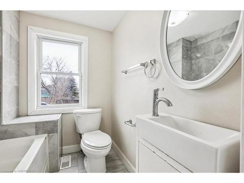 19 Bailey Street, St. Catharines, ON - Indoor Photo Showing Bathroom