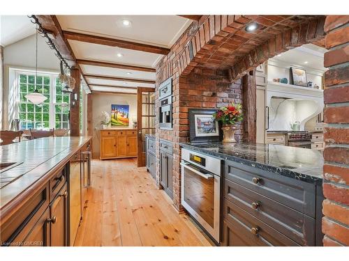 1553 Brock Road, Strabane, ON - Indoor Photo Showing Kitchen With Upgraded Kitchen