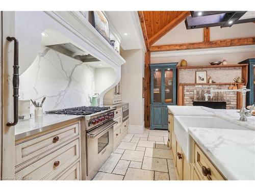 1553 Brock Road, Strabane, ON - Indoor Photo Showing Kitchen With Upgraded Kitchen