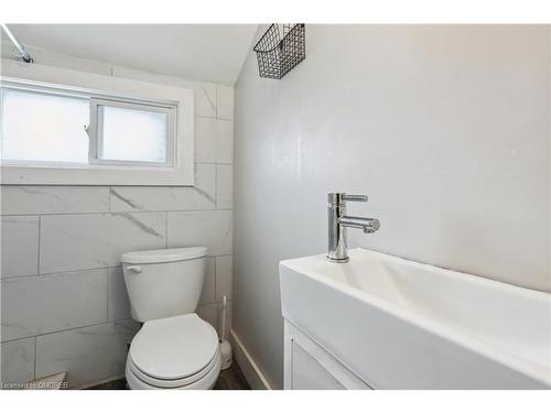 19 Seneca Street, St. Catharines, ON - Indoor Photo Showing Bathroom