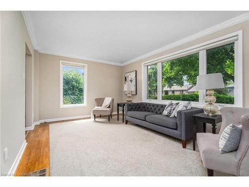 4 Fairfield Avenue, Brampton, ON - Indoor Photo Showing Living Room