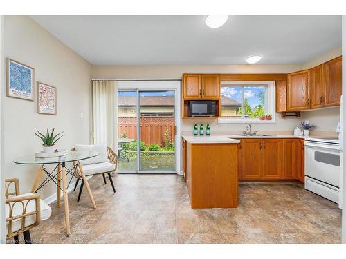 4 Fairfield Avenue, Brampton, ON - Indoor Photo Showing Kitchen