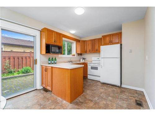 4 Fairfield Avenue, Brampton, ON - Indoor Photo Showing Kitchen