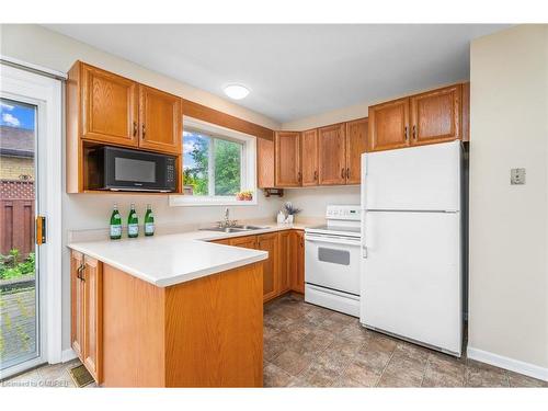 4 Fairfield Avenue, Brampton, ON - Indoor Photo Showing Kitchen With Double Sink