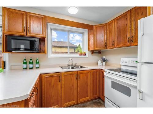 4 Fairfield Avenue, Brampton, ON - Indoor Photo Showing Kitchen With Double Sink