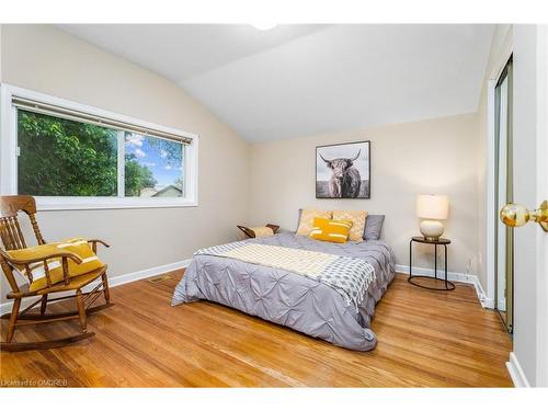 4 Fairfield Avenue, Brampton, ON - Indoor Photo Showing Bedroom