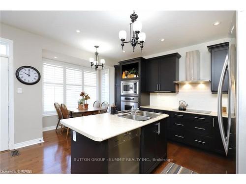 2 Ross Shiner Lane, Stouffville, ON - Indoor Photo Showing Kitchen With Double Sink With Upgraded Kitchen