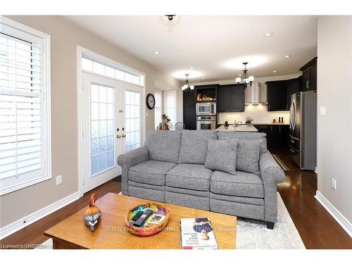 2 Ross Shiner Lane, Stouffville, ON - Indoor Photo Showing Living Room