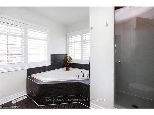 2 Ross Shiner Lane, Stouffville, ON - Indoor Photo Showing Bathroom