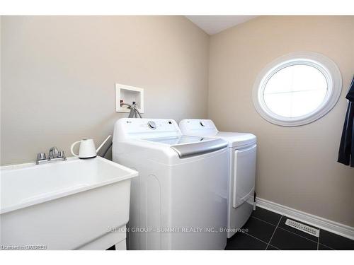 2 Ross Shiner Lane, Stouffville, ON - Indoor Photo Showing Laundry Room