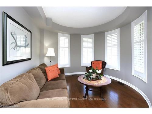 2 Ross Shiner Lane, Stouffville, ON - Indoor Photo Showing Living Room