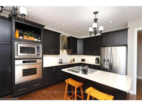 2 Ross Shiner Lane, Stouffville, ON - Indoor Photo Showing Kitchen With Double Sink With Upgraded Kitchen