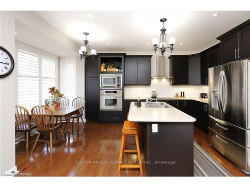 2 Ross Shiner Lane, Stouffville, ON - Indoor Photo Showing Kitchen With Double Sink With Upgraded Kitchen