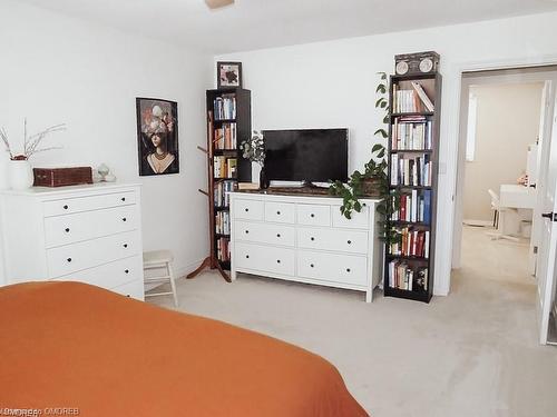 17 Oceanic Drive, Hamilton, ON - Indoor Photo Showing Bedroom